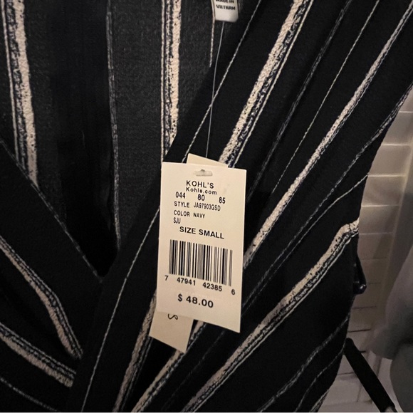 Women’s romper. New with Tags. Navy with white stripes. - Picture 6 of 6